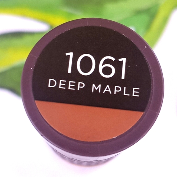 Burts Bees Goodness Glows Liquid Makeup- #1061 Deep Maple.  1 oz Bottle. - Picture 3 of 9